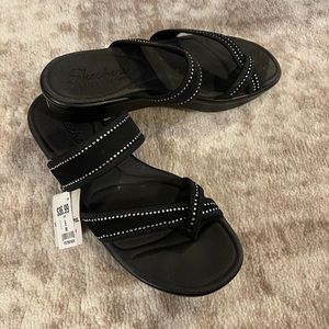 Sketchers Luxe Foam NWT Size 9